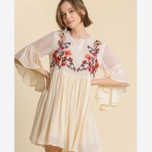 Umgee Floral Embroidered Dress with Fluted Sleeves Sz Small